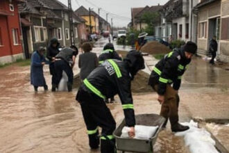 video despagubiri cerute ilegal dupa inundatii rudele unui primar din bihor ar fi primit bani desi nu au fost afectate de revarsarea apelor 6943a9193a403