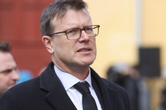 video domn domn sa naltam cantat la pian de ambasadorul britanic la bucuresti mesajul lui giles portman pentru romani de craciun 694bdf2c7fae2