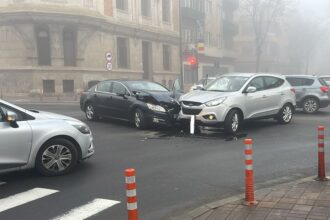 video doua autoturisme s au ciocnit in intersectia de la teatrul de stat constanta 6942681e45bad