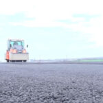 video dupa mai bine de un deceniu de blocaje apar primii kilometri de asfalt pe a3 in bihor imagini de pe santierul autostrazii 6931dd856f382