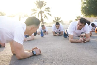 video emmanuel macron s a antrenat cu militarii francezi in emiratele arabe unite presedintele francez a implinit 48 de ani duminica 694a8dc439aff