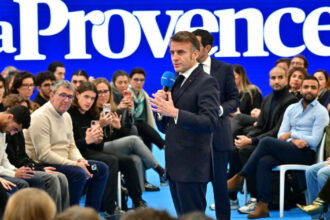 video fake news despre o lovitura de stat in franta macron am primit un mesaj ce se intampla la voi sunt foarte ingrijorat 6941a3f851b27