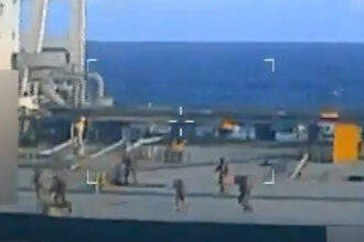 video imagini de la capturarea petrolierului skipper in largul venezuelei momentul in care trupele americane coboara pe punte cu franghii 693aadafd7b33