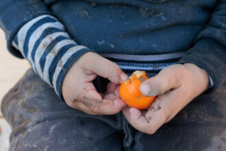 video minune de craciun pentru familiile sarace din donatii preotul care aduce bucurie pentru 10 500 de copii de unul singur n as putea 693f98459db9f