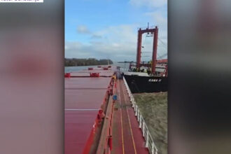 video momentul in care doua nave se ciocnesc pe dunare imaginile au fost filmate de pe vasul care a provocat accidentul 693c09a852ccf