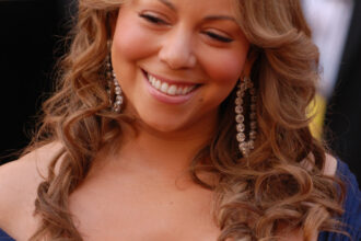 video nou record al artistei mariah carey all i want for christmas is you s a aflat 20 de saptamani in fruntea billboard hot 100 6943d1f9d3015