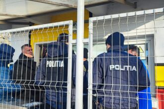 video politia a ajuns la sediul ct bus directorul a solicitat sprijinul fortelor de ordine lider de sindicat oamenii nu vor pleca pana nu se va intampla ceea ce isi doresc demisia 6941605fd554e