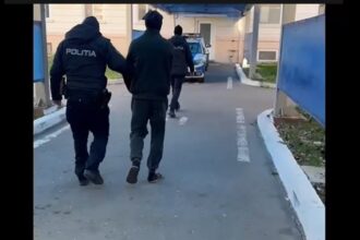 video politistii din medgidia au retinut un minor si doi tineri de 21 de ani dupa un scandal monstru in cochirleni 6953aea8dfd15