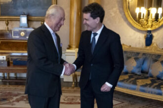 video presedintele nicusor dan a fost primit de regele charles la palatul buckingham 6942ee80819c7