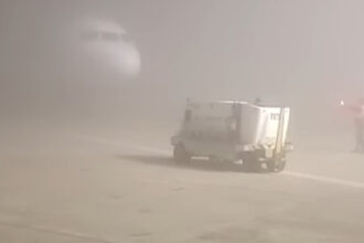 video probleme majore pe mai multe aeroporturi din moldova din cauza cetii pasageri adusi cu autocarul de la timisoara la suceava 6946bfd8ab108