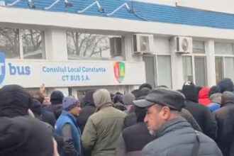 video protest spontan la constanta autobuzele ct bus n au iesit pe traseu marti dimineata ce reclama soferii 6941141be9654