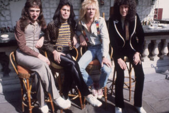 video surpriza pentru fanii queen o melodie necunoscuta cu vocea lui freddie mercury facuta publica de brian may 694d1c72aa770