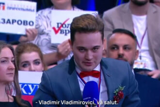 video un jurnalist rus si a cerut iubita de nevasta in timpul conferintei de presa maraton a lui vladimir putin pe care l a invitat la nunta 69466bcb10d24