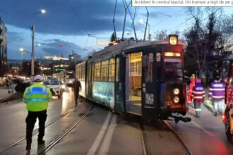 video un tramvai a deraiat la iasi acrosand doua vehicule 6931ce8435229