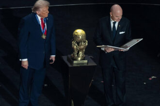 video vis implinit pentru donald trump a primit un premiu pentru pace cum a sarbatorit liderul de la casa alba 6933e4d881988