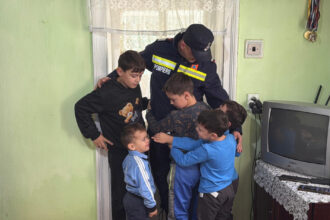 videofoto gestul nobil al unui pompier din botosani a oferit casa mostenita unei familii cu sapte copii 69481888555a3