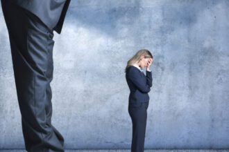 violenta la munca reglementata mai strict firmele au 90 de zile sa si adapteze procedurile altfel risca amenzi de pana la 7 000 lei 693ac9eaca59c