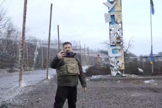 volodimir zelenski a vizitat orasul kupiansk despre care kievul spune ca l a recucerit partial din mainile rusilor 693c455fe2a5d