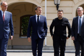zelenski se va intalni luni la londra cu starmer macron si merz 69346014e19dd