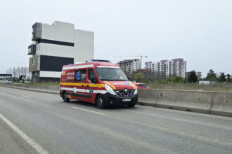 accident grav intre poarta alba si nazarcea un camion s a rasturnat si au fost chemati pompierii 697a09b5bd05f
