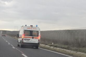 accident rutier pe dn 22 in afara localitatii macin un tractor s a rasturnat circulatia se desfasoara cu dificultate 6965f5ef49831
