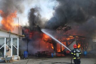 alerta in cobadin arde acoperisul unei case din localitate 6965e4497bc79