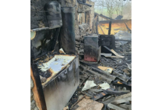 asociatia suflete deschise in sprijinul familiei din viisoara care a ramas fara o parte din casa dupa ce o centrala termica a explodat 695bda7441d6e