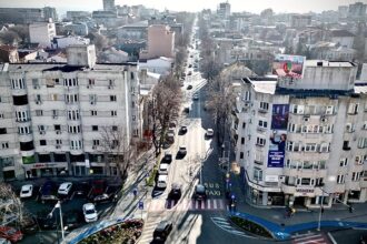 autorizatia pentru ecranul led de pe blocul din zona capitol anulata definitiv dupa ce judecatorii au stabilit ca depaseste dimensiunea legala 697adcba60be9