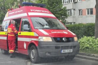 autoturism cuprins de flacari in zona bisericii sfantul antonie cel mare pe strada stefanita voda a fost chemat si smurd ul 6973599a4df3a