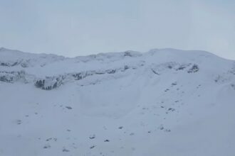 avalansa de mari dimensiuni declansata accidental de doi schiori in muntii fagaras la balea lac 6957c2334c039