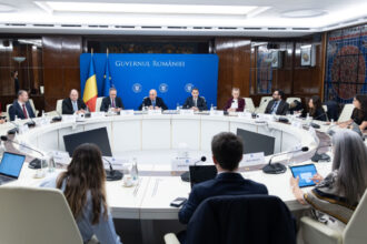 bolojan intalnire cu investitorii de anul viitor mandatul de premier va fi preluat de psd romania continua dezvoltarea dupa 2027 697ba60930235