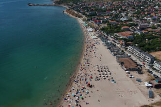 ccr discuta astazi sesizarea lui nicusor dan privind utilizarea plajei marii negre 69707bd50e4b3