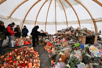 charlie hebdo data in judecata in elvetia dupa caricatura despre incendiul mortal din crans montana 69655fb352227