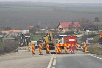 circulatia ramane inchisa pe dn 2a din zona crucea pana pe 1 martie lucrarile la pod nu sunt finalizate vezi aici rutele ocolitoare 6964d5cde015f
