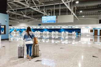 controale in aeroporturi ca in pandemie dupa depistarea unui virus mortal unde au fost impuse masuri de urgenta 69790cd5c8480