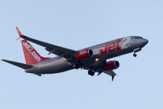 cosmar pentru 31 de pasageri avionul a decolat fara ei in timp ce mergeau spre poarta de imbarcare 696f4d6cd642e