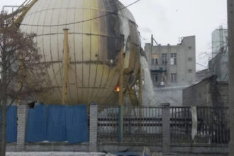 cum au reusit rusii sa bombardeze proprietati americane in ucraina 300 de tone de ulei pe strazile din dnipro 695c174cb8819