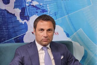 detalii din rechizitoriul in care cristian radu de la mangalia lua mita de la agentii economici de pe site isi comanda hainele cine facea comenzile si cum comunica prin bilete 6972ebd92f825