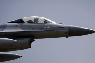 dezinformare rusa danemarca vrea inapoi avioanele f 16 transferate ucrainei pentru a le desfasura in groenlanda 696fe83589bee