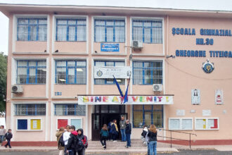 director nou la scoala gimnaziala nr 30 constanta prof nicoleta bercaru imi doresc ca impreuna sa construim un climat bazat pe dialog 6967d7897f396