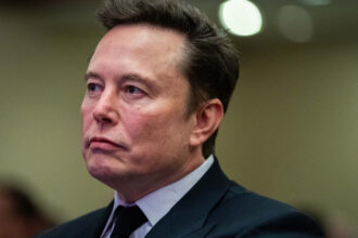 e un imbecil notoriu elon musk a rabufnit dupa ce ministrul de externe al poloniei i a cerut sa blocheze accesul rusiei la starlink 697a0aa546a7f