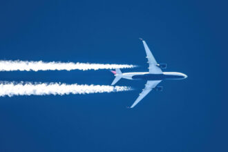 emisiile de carbon generate de aviatie ar putea sa scada cu 50 fara reducerea zborurilor comerciale studiu 69710bbf4fa7d