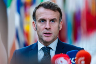 emmanuel macron interzicem retelele sociale pentru copiii sub 15 ani franta vrea sa restrictioneze accesul la telefoane in licee 6976754e70c4a