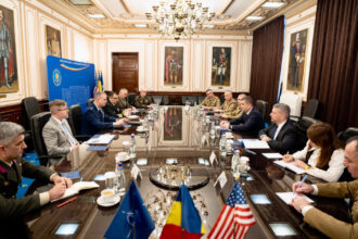 foto comandantul suprem al fortelor aliate nato in vizita la bucuresti ce a discutat generalul american cu ministrul apararii 696e81f470649