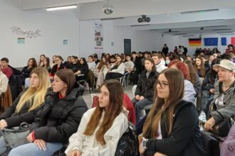 foto lansare de carte si dialoguri despre importanta lecturii la liceul teoretic nicolae balcescu medgidia de ziua culturii nationale 69693390f2cdb