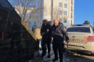 foto video tanarul din poarta 6 care a marturisit ca si a ucis mama adus la tribunalul constanta procurorii cer arestarea preventiva pentru 30 de zile 696f7e149b7ff