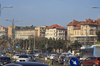 foto zona peninsulara paralizata mii de oameni pleaca pe jos cu masina sau autobuzul dupa slujba de boboteaza 695cfaa644b63