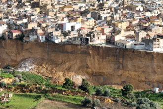 galerie foto zona rosie imagini de groaza din sicilia unde o alunecare de teren a lasat un oras pe marginea prapastiei 697b359cad602