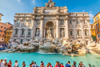 incepand de azi turistii care vor sa vada fontana di trevi din roma vor plati o taxa de acces cat costa vizita 695e460fc2809