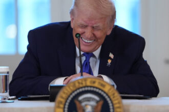 mai multi democrati cer demiterea lui trump mentionand o prevedere a constitutiei care nu a mai fost invocata pana acum 69709463104be